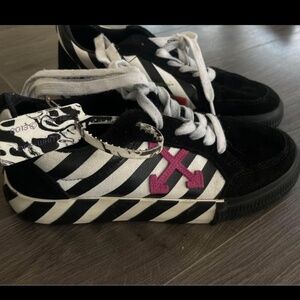 Off-White Black and White Vulcanized Low Sneakers